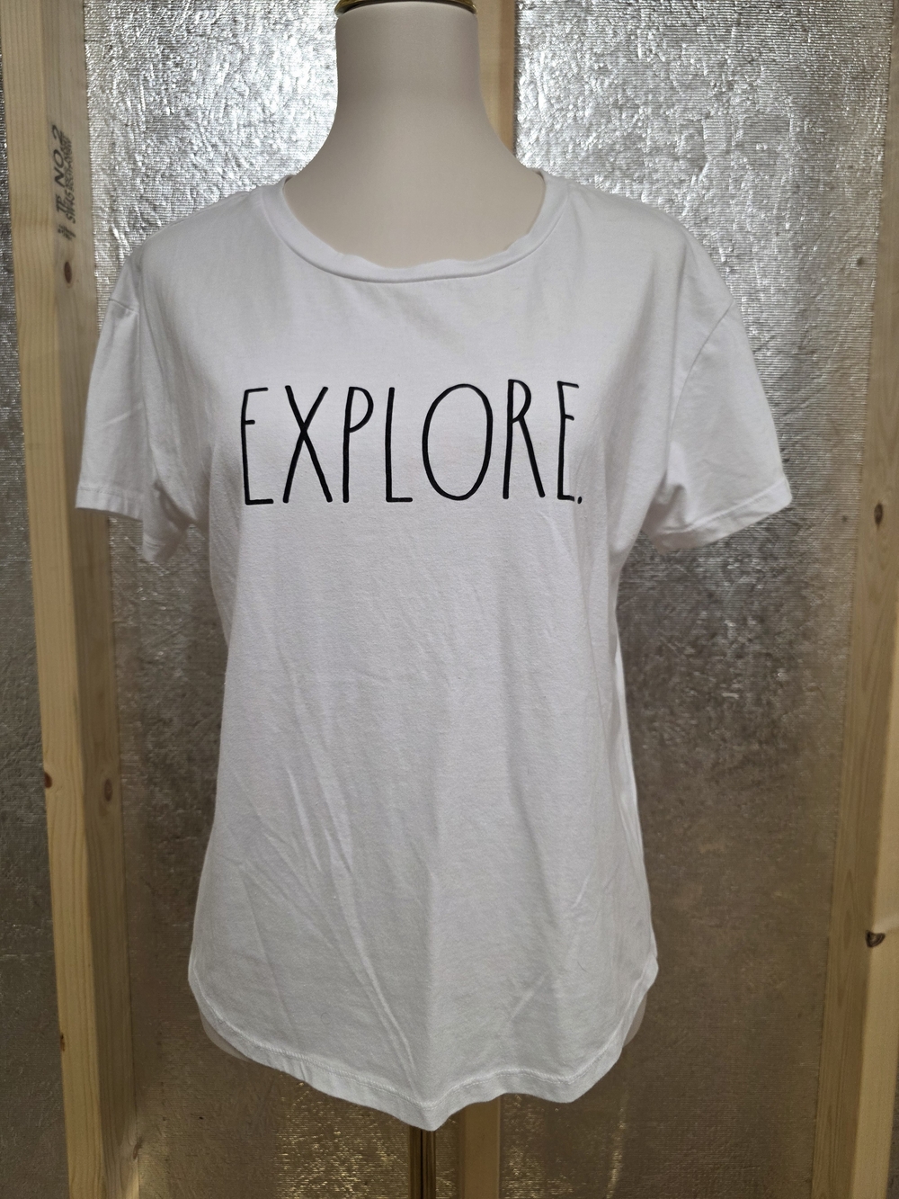 Rae Dunn White 'EXPLORE.' Graphic Tee Size M